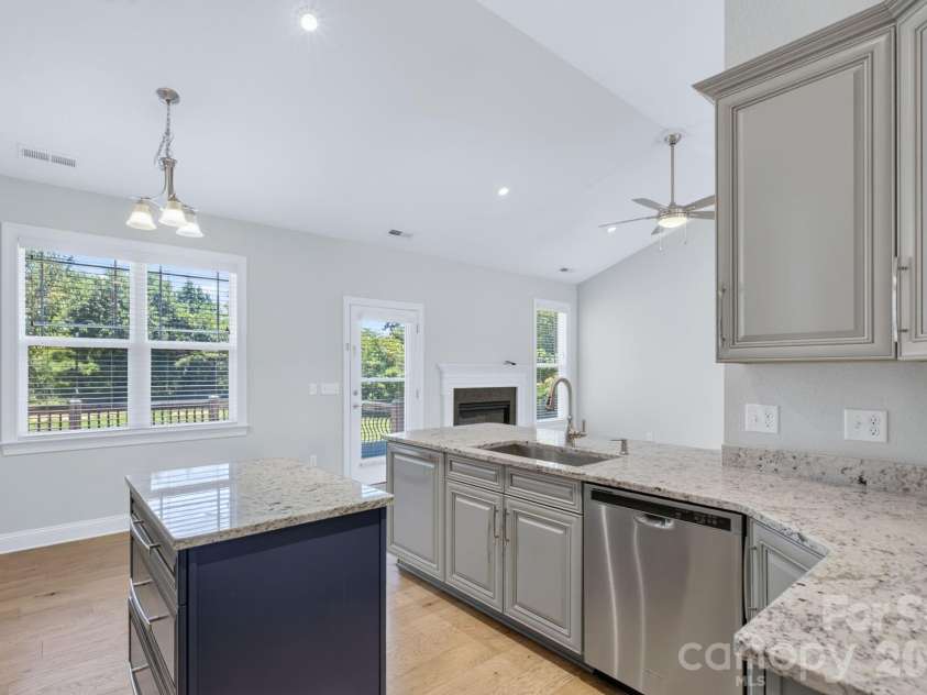 122 Cheraw Lane, Flat Rock, NC 28731.  MLS# CAR4395581, YatesRealty ID 33875. Kitchen