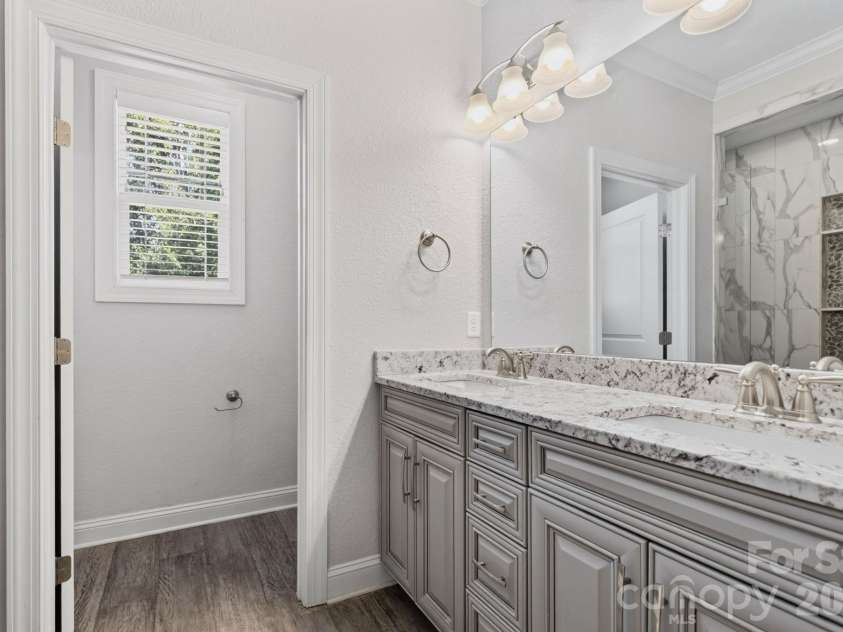 122 Cheraw Lane, Flat Rock, NC 28731.  MLS# CAR4395581, YatesRealty ID 33875. Primary Bath