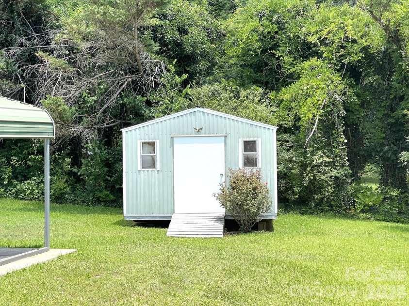 130 Ridgeland Drive, Rutherfordton, NC 28139.  MLS# CAR4398241, YatesRealty ID 33876. 