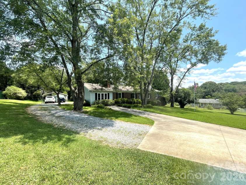 130 Ridgeland Drive, Rutherfordton, NC 28139.  MLS# CAR4398241, YatesRealty ID 33876. 