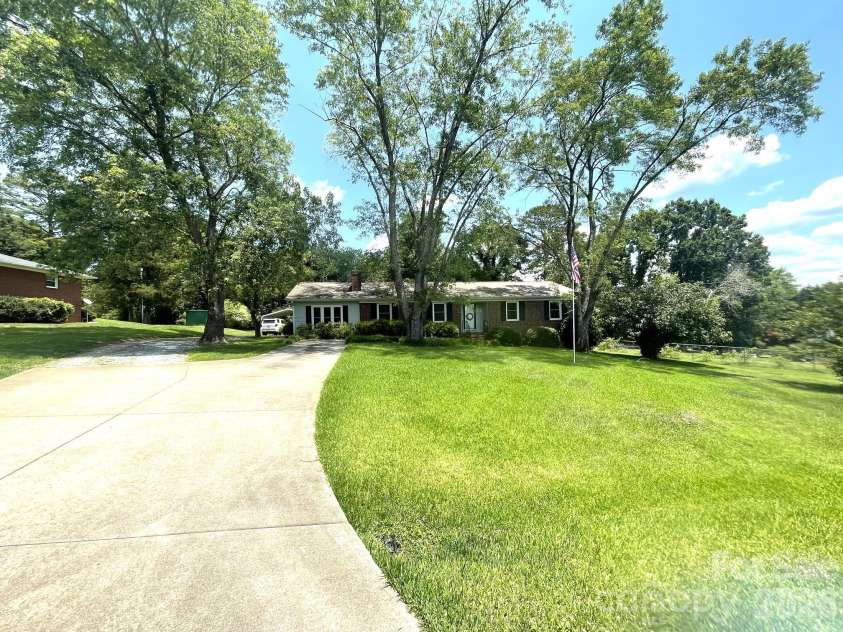 130 Ridgeland Drive, Rutherfordton, NC 28139.  MLS# CAR4398241, YatesRealty ID 33876. 
