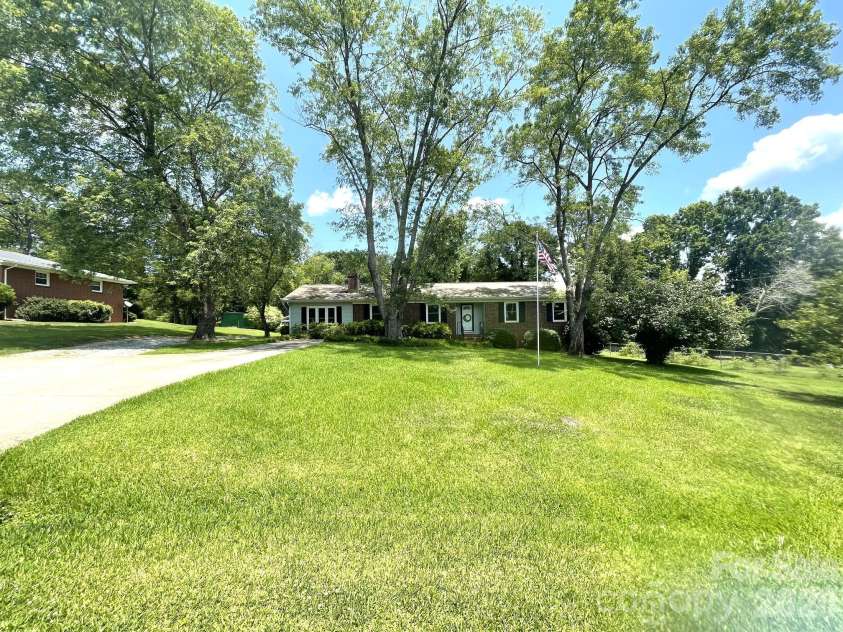 130 Ridgeland Drive, Rutherfordton, NC 28139.  MLS# CAR4398241, YatesRealty ID 33876. 