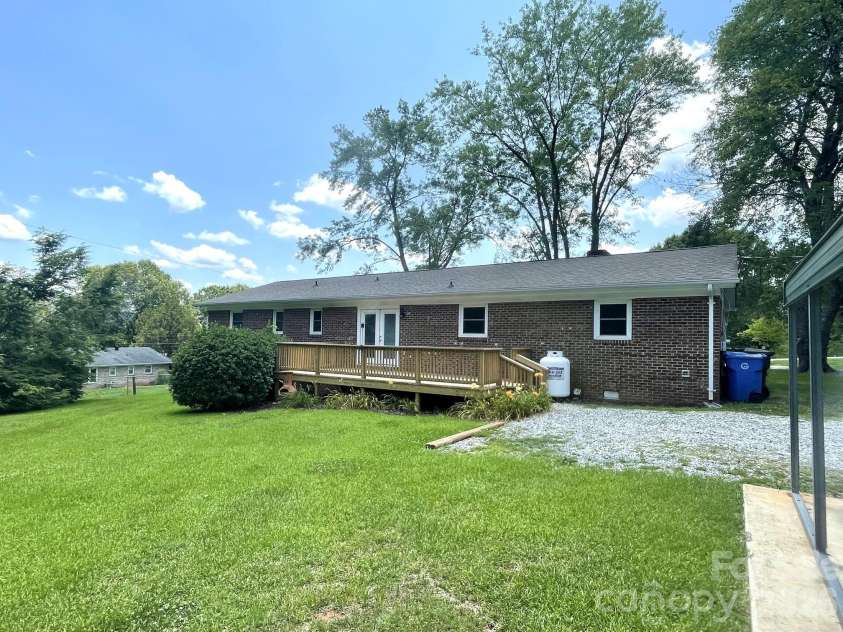 130 Ridgeland Drive, Rutherfordton, NC 28139.  MLS# CAR4398241, YatesRealty ID 33876. 