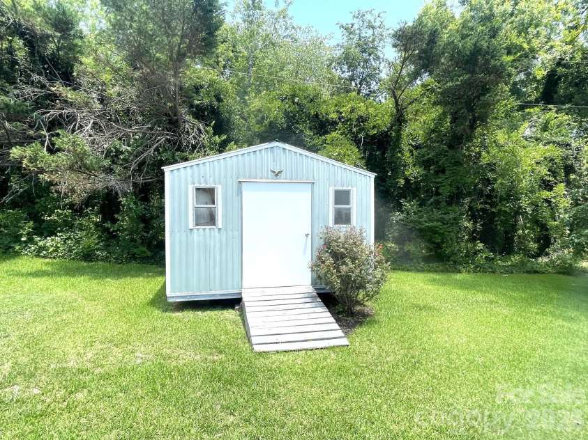 130 Ridgeland Drive, Rutherfordton, NC 28139.  MLS# CAR4398241, YatesRealty ID 33876. 