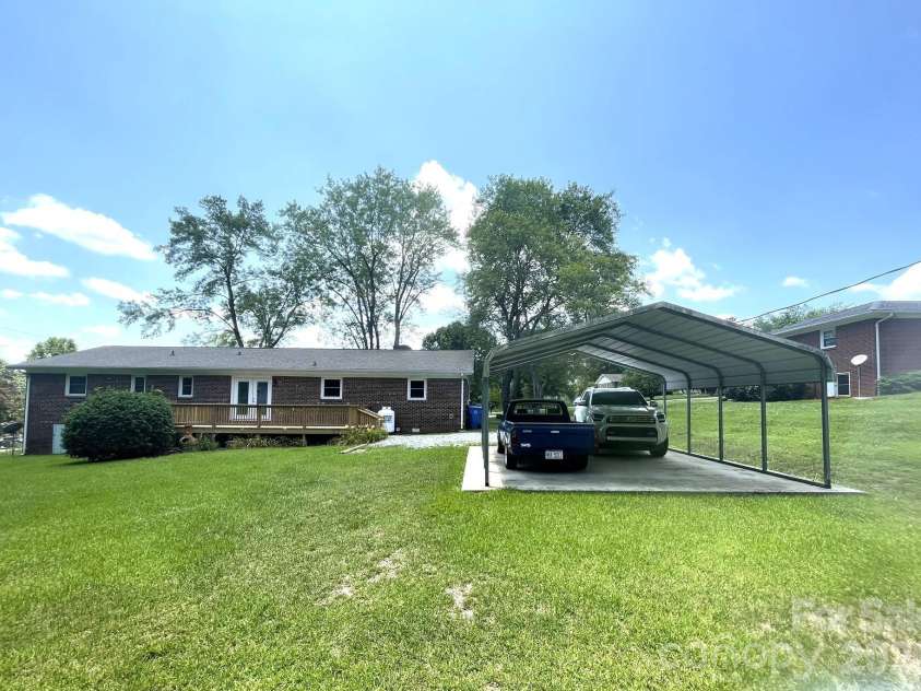 130 Ridgeland Drive, Rutherfordton, NC 28139.  MLS# CAR4398241, YatesRealty ID 33876. 