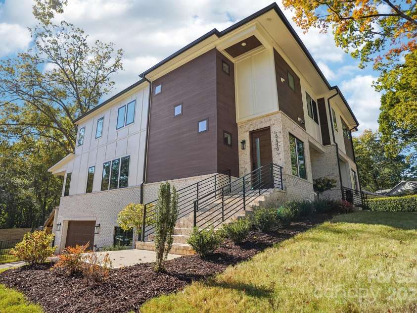 5610 Farmbrook Drive, Charlotte, NC 28210.  MLS# CAR4222657, YatesRealty ID 33876. 
