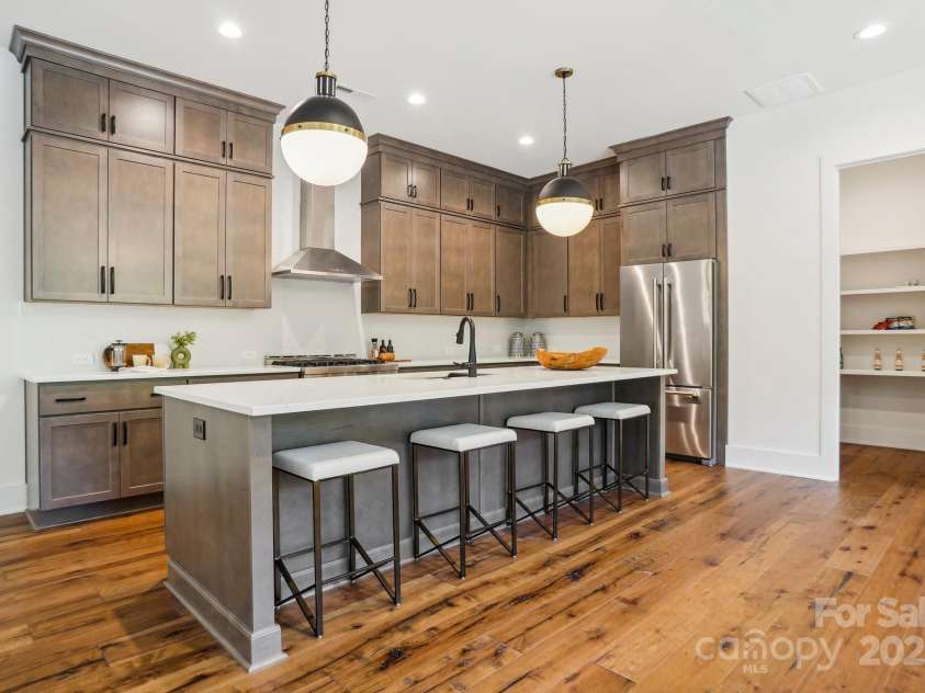 5610 Farmbrook Drive, Charlotte, NC 28210.  MLS# CAR4222657, YatesRealty ID 33876. 