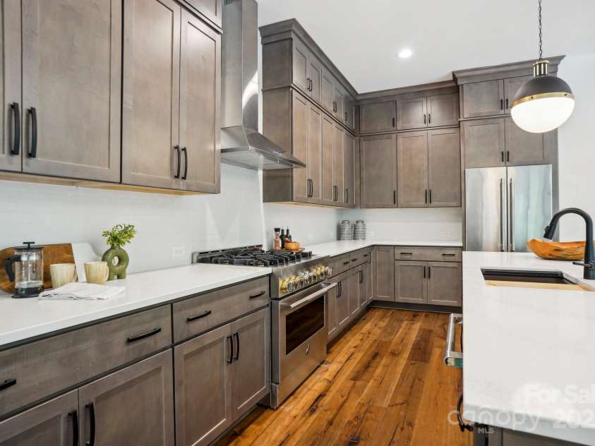 5610 Farmbrook Drive, Charlotte, NC 28210.  MLS# CAR4222657, YatesRealty ID 33876. 