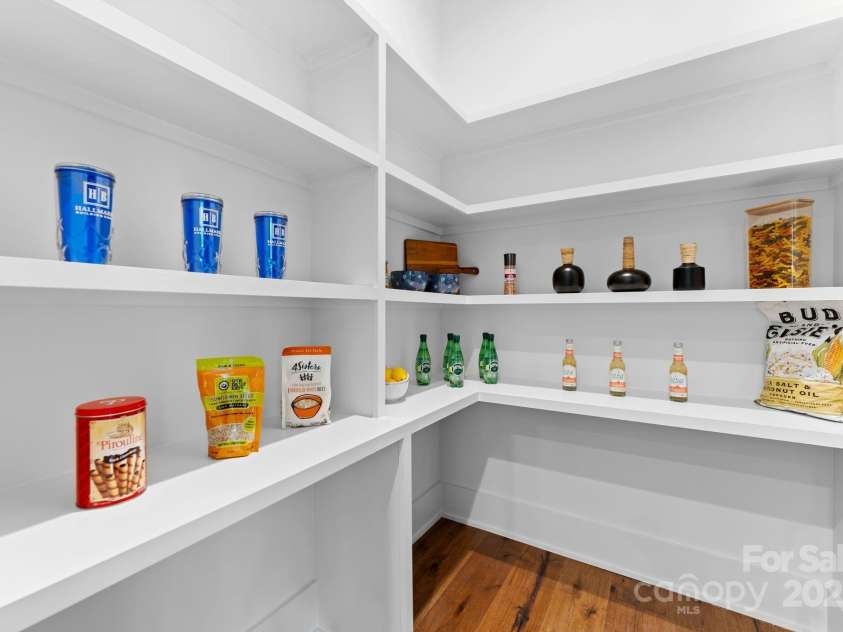 5610 Farmbrook Drive, Charlotte, NC 28210.  MLS# CAR4222657, YatesRealty ID 33876. 