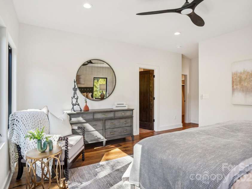 5610 Farmbrook Drive, Charlotte, NC 28210.  MLS# CAR4222657, YatesRealty ID 33876. 