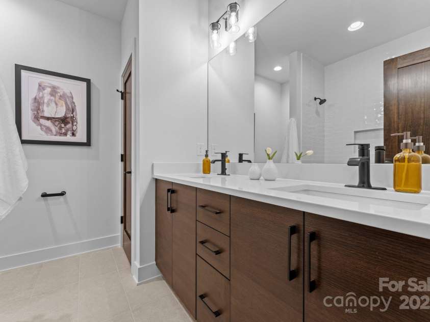 5610 Farmbrook Drive, Charlotte, NC 28210.  MLS# CAR4222657, YatesRealty ID 33876. 