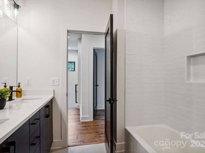 5610 Farmbrook Drive, Charlotte, NC 28210.  MLS# CAR4222657, YatesRealty ID 33876. 