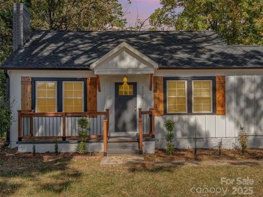 2104 St Mark Street, Charlotte, NC 28216.  MLS# CAR4295196, YatesRealty ID 33877. 