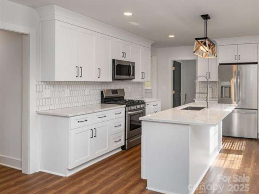 2104 St Mark Street, Charlotte, NC 28216.  MLS# CAR4295196, YatesRealty ID 33877. 