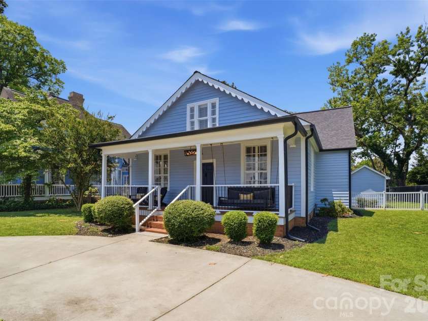 500 Main Avenue, Newton, NC 28658.  MLS# CAR4382838, YatesRealty ID 33877. 