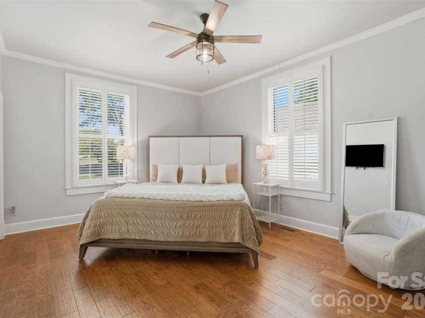 500 Main Avenue, Newton, NC 28658.  MLS# CAR4382838, YatesRealty ID 33877. 