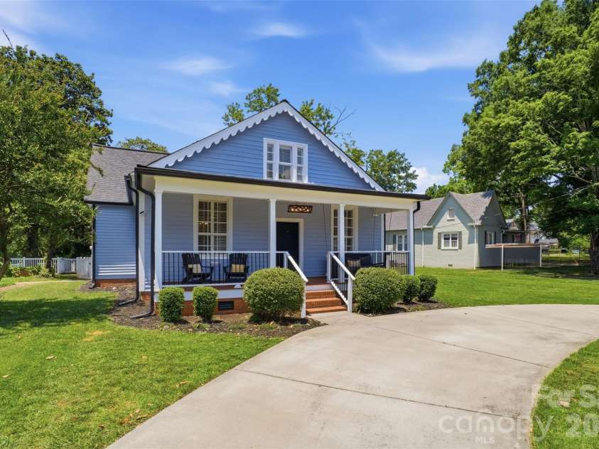 500 Main Avenue, Newton, NC 28658.  MLS# CAR4382838, YatesRealty ID 33877. 