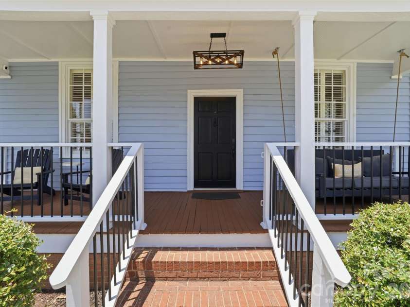 500 Main Avenue, Newton, NC 28658.  MLS# CAR4382838, YatesRealty ID 33877. 