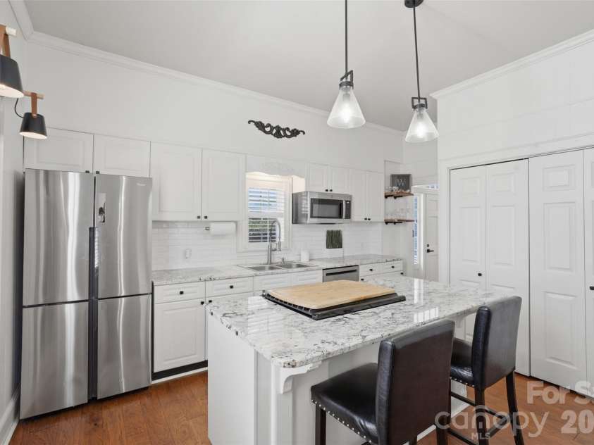 500 Main Avenue, Newton, NC 28658.  MLS# CAR4382838, YatesRealty ID 33877. 