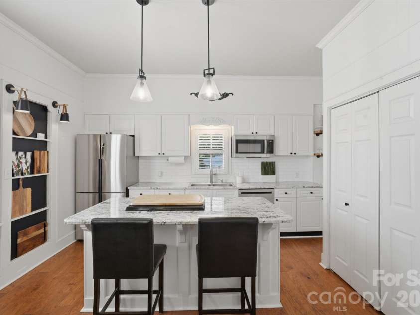 500 Main Avenue, Newton, NC 28658.  MLS# CAR4382838, YatesRealty ID 33877. 