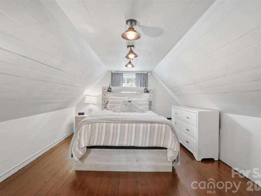500 Main Avenue, Newton, NC 28658.  MLS# CAR4382838, YatesRealty ID 33877. 
