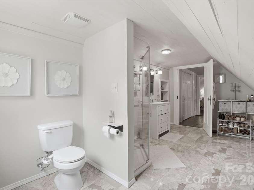 500 Main Avenue, Newton, NC 28658.  MLS# CAR4382838, YatesRealty ID 33877. 