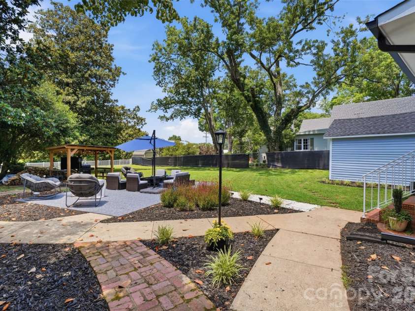 500 Main Avenue, Newton, NC 28658.  MLS# CAR4382838, YatesRealty ID 33877. 