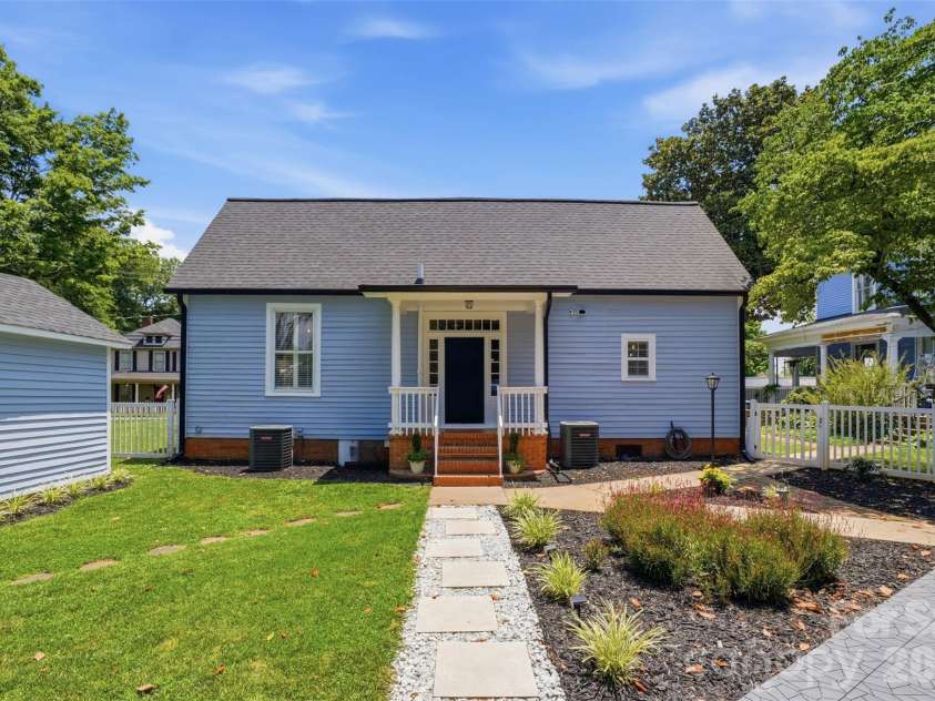 500 Main Avenue, Newton, NC 28658.  MLS# CAR4382838, YatesRealty ID 33877. 