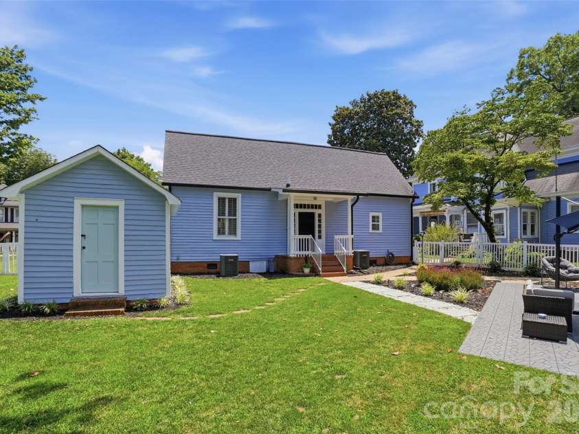 500 Main Avenue, Newton, NC 28658.  MLS# CAR4382838, YatesRealty ID 33877. 