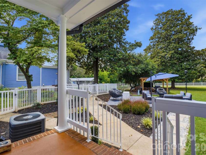 500 Main Avenue, Newton, NC 28658.  MLS# CAR4382838, YatesRealty ID 33877. 
