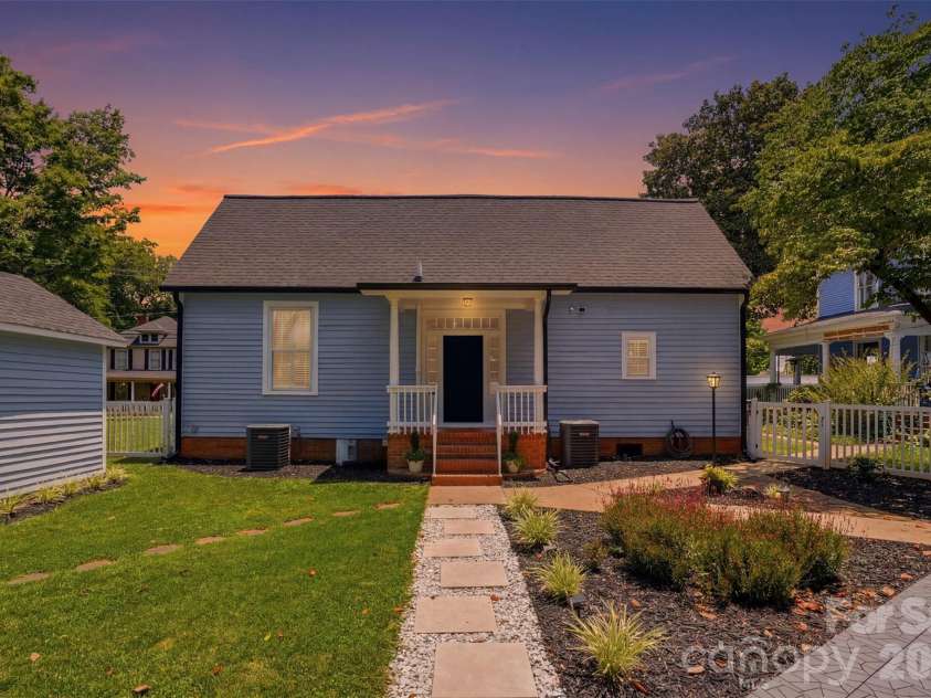 500 Main Avenue, Newton, NC 28658.  MLS# CAR4382838, YatesRealty ID 33877. 