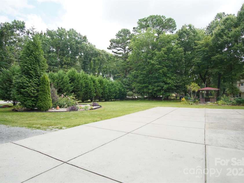 3974 Pleasant Plains Road, Matthews, NC 28104.  MLS# CAR4281444, YatesRealty ID 33878. Large Front Yard secluded from the road
