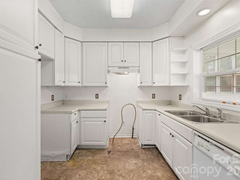 519 Birdie Haven Drive, Chester, SC 29706.  MLS# CAR4387286, YatesRealty ID 33878. 