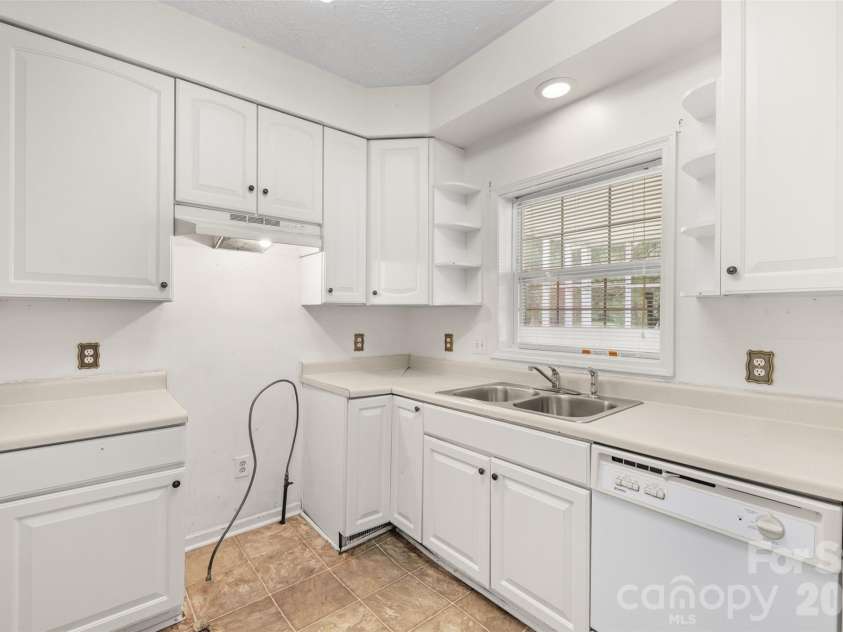519 Birdie Haven Drive, Chester, SC 29706.  MLS# CAR4387286, YatesRealty ID 33878. 