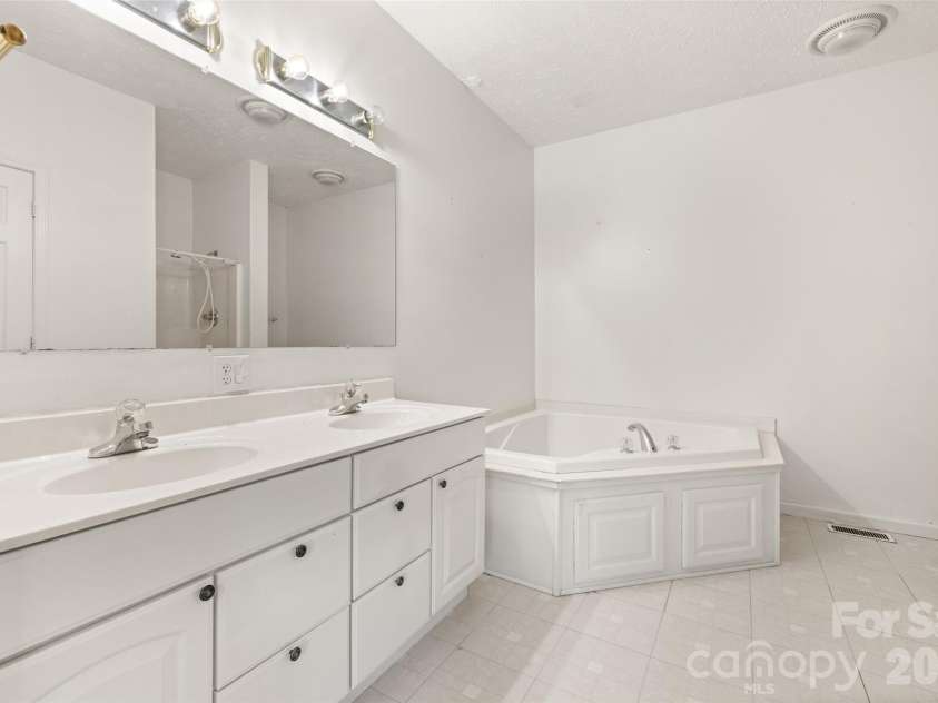 519 Birdie Haven Drive, Chester, SC 29706.  MLS# CAR4387286, YatesRealty ID 33878. 