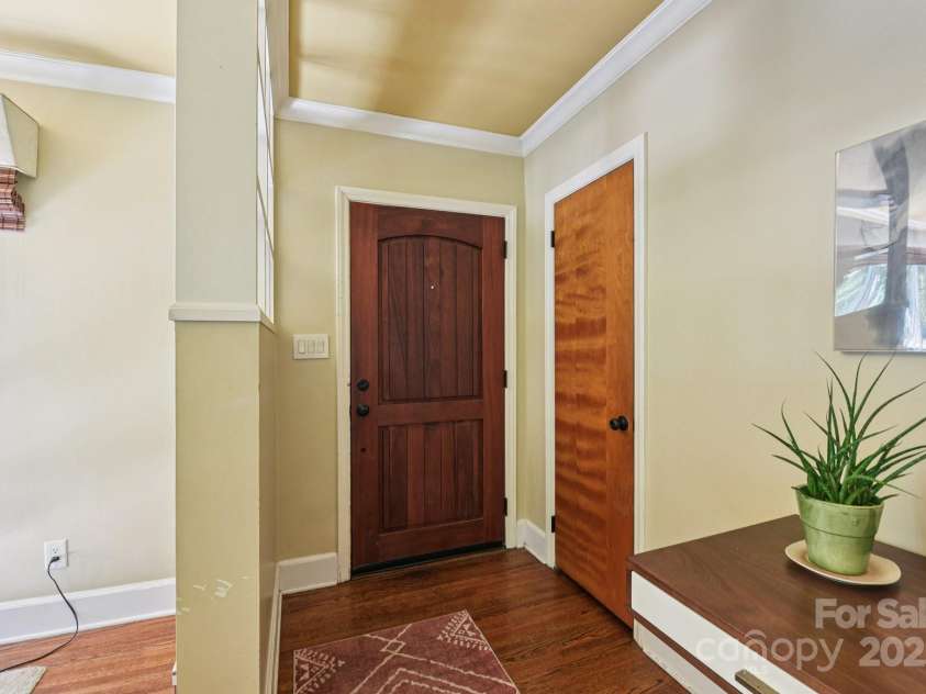 1429 Bevis Drive, Charlotte, NC 28209.  MLS# CAR4291349, YatesRealty ID 33879. 