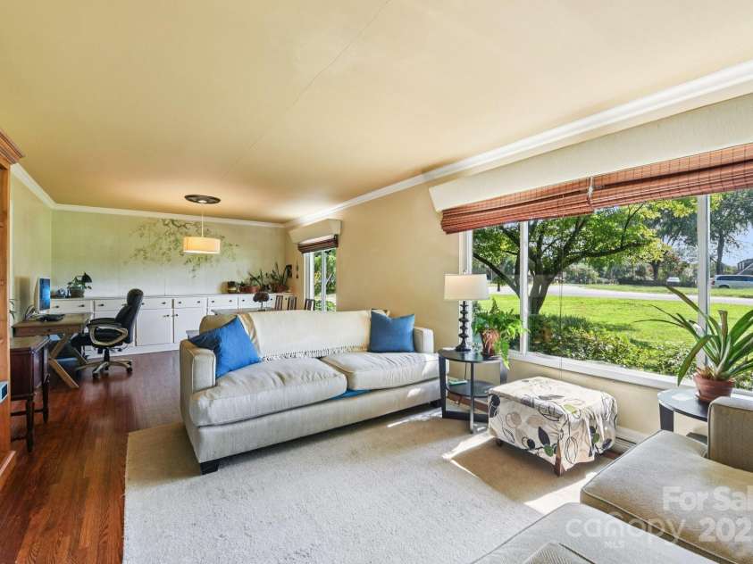 1429 Bevis Drive, Charlotte, NC 28209.  MLS# CAR4291349, YatesRealty ID 33879. 