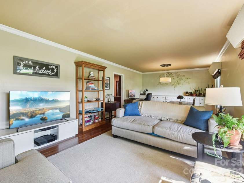 1429 Bevis Drive, Charlotte, NC 28209.  MLS# CAR4291349, YatesRealty ID 33879. 