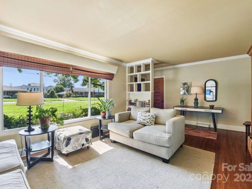 1429 Bevis Drive, Charlotte, NC 28209.  MLS# CAR4291349, YatesRealty ID 33879. 