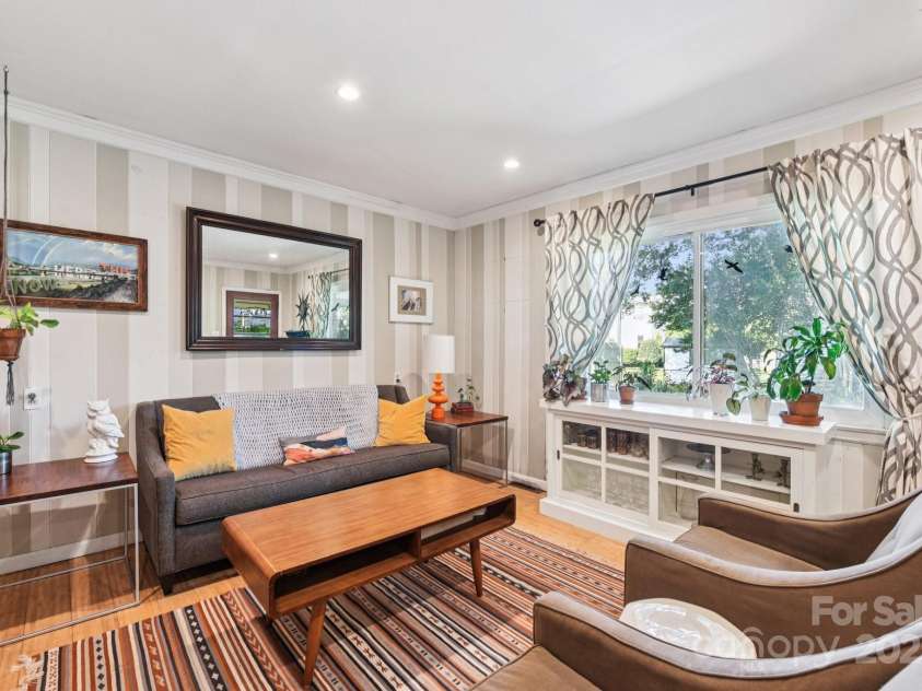 1429 Bevis Drive, Charlotte, NC 28209.  MLS# CAR4291349, YatesRealty ID 33879. 