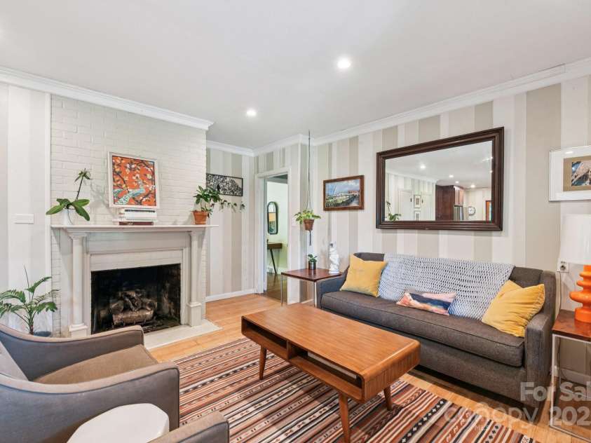 1429 Bevis Drive, Charlotte, NC 28209.  MLS# CAR4291349, YatesRealty ID 33879. 