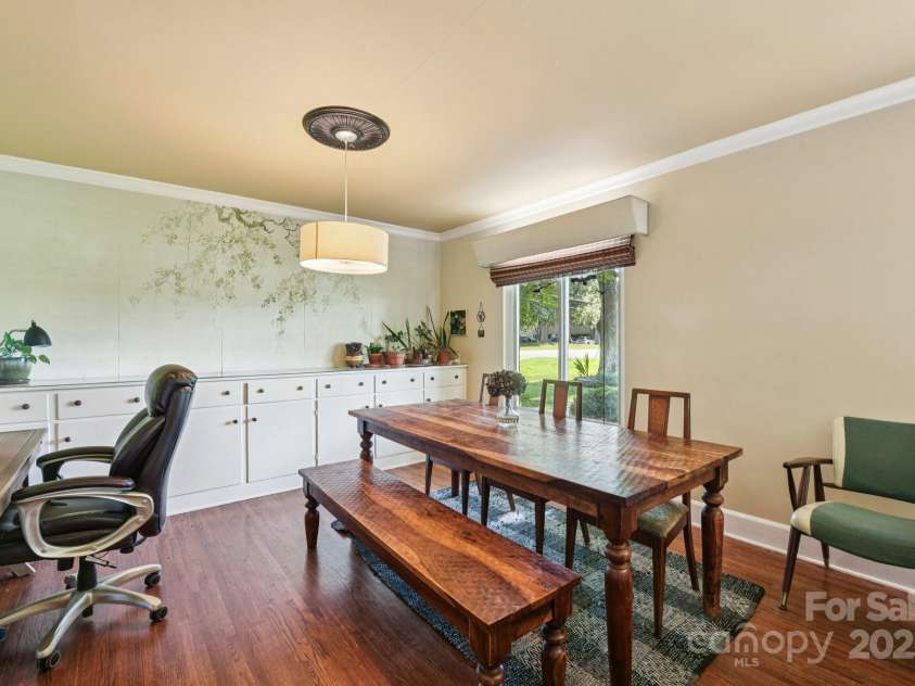 1429 Bevis Drive, Charlotte, NC 28209.  MLS# CAR4291349, YatesRealty ID 33879. 