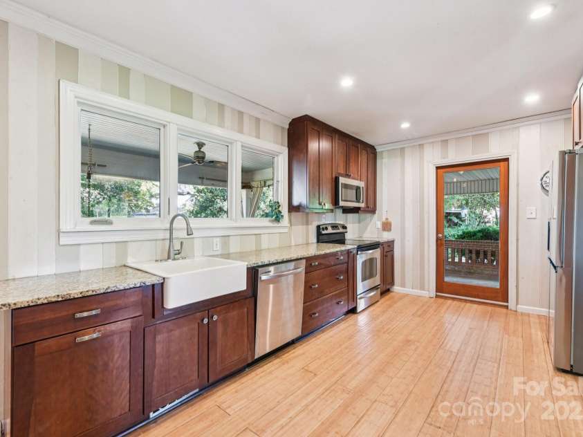 1429 Bevis Drive, Charlotte, NC 28209.  MLS# CAR4291349, YatesRealty ID 33879. 