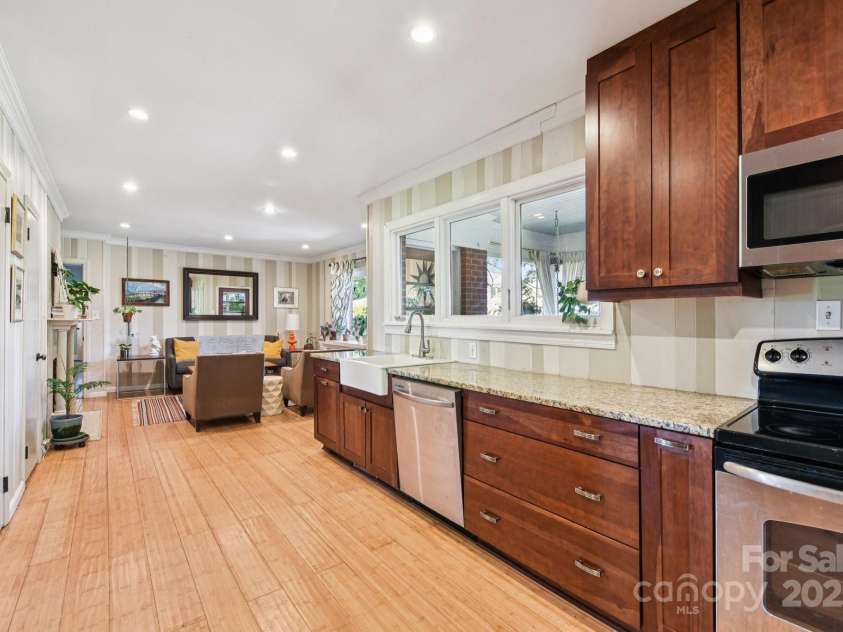 1429 Bevis Drive, Charlotte, NC 28209.  MLS# CAR4291349, YatesRealty ID 33879. 