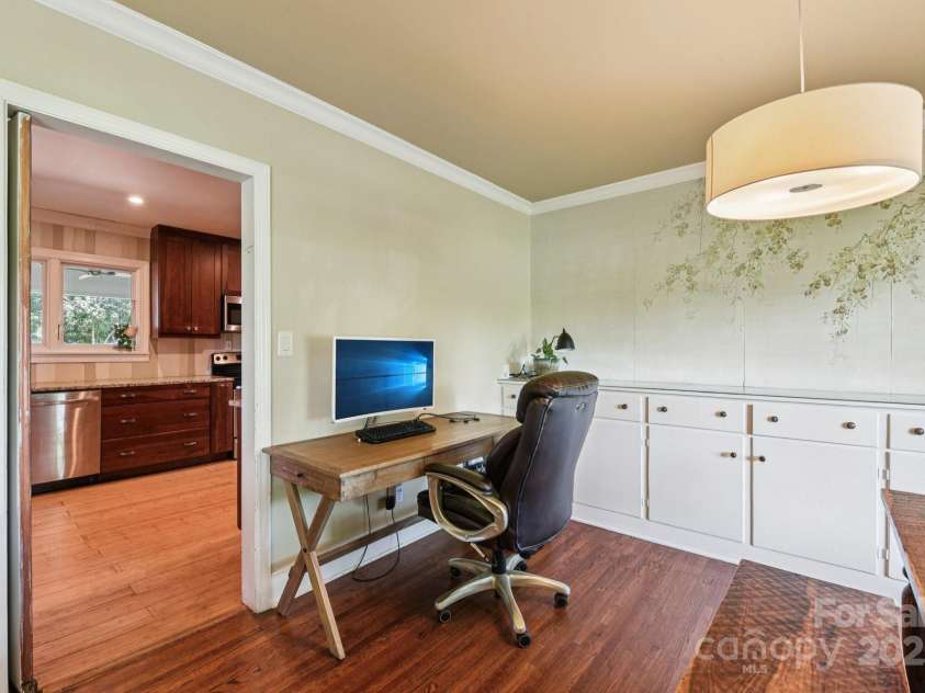 1429 Bevis Drive, Charlotte, NC 28209.  MLS# CAR4291349, YatesRealty ID 33879. 