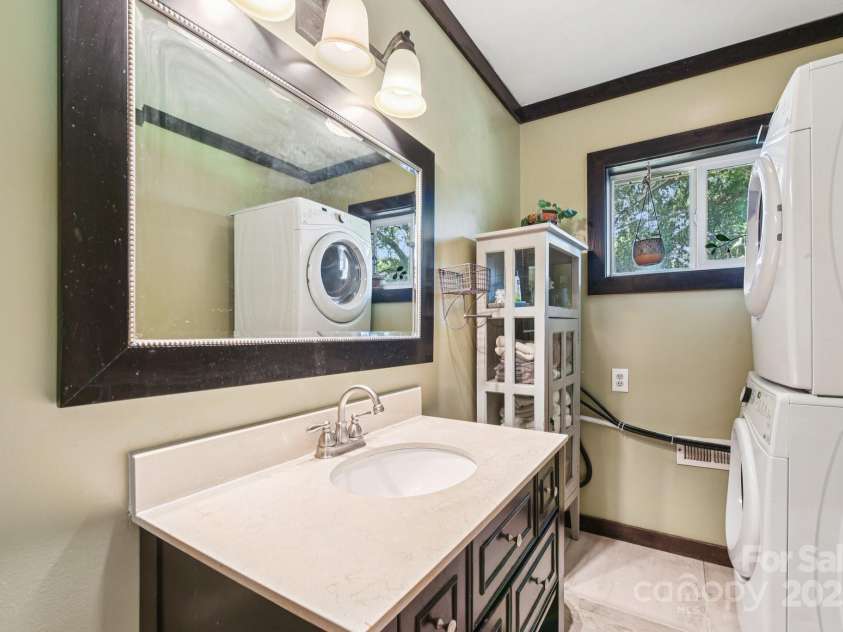 1429 Bevis Drive, Charlotte, NC 28209.  MLS# CAR4291349, YatesRealty ID 33879. 