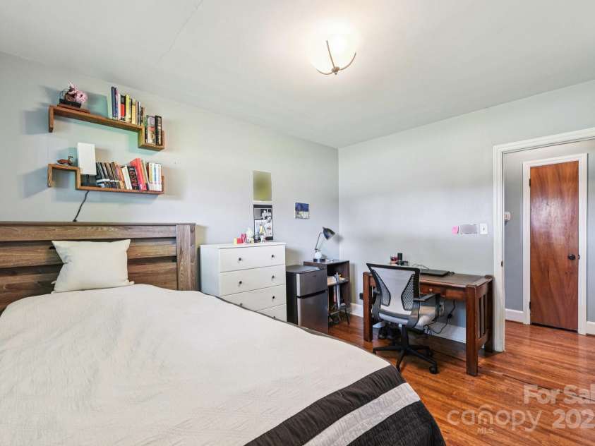 1429 Bevis Drive, Charlotte, NC 28209.  MLS# CAR4291349, YatesRealty ID 33879. 