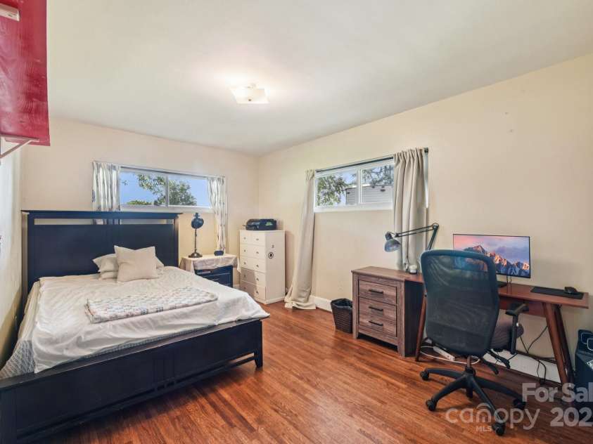 1429 Bevis Drive, Charlotte, NC 28209.  MLS# CAR4291349, YatesRealty ID 33879. 