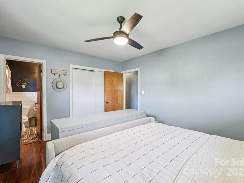 1429 Bevis Drive, Charlotte, NC 28209.  MLS# CAR4291349, YatesRealty ID 33879. 