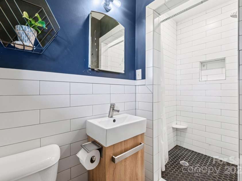 1429 Bevis Drive, Charlotte, NC 28209.  MLS# CAR4291349, YatesRealty ID 33879. 